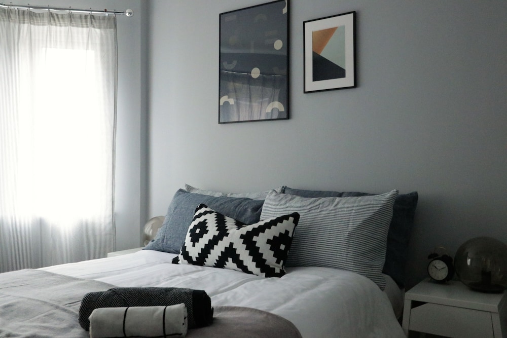 Spacious Townhouse - Netflix & Parking view 4