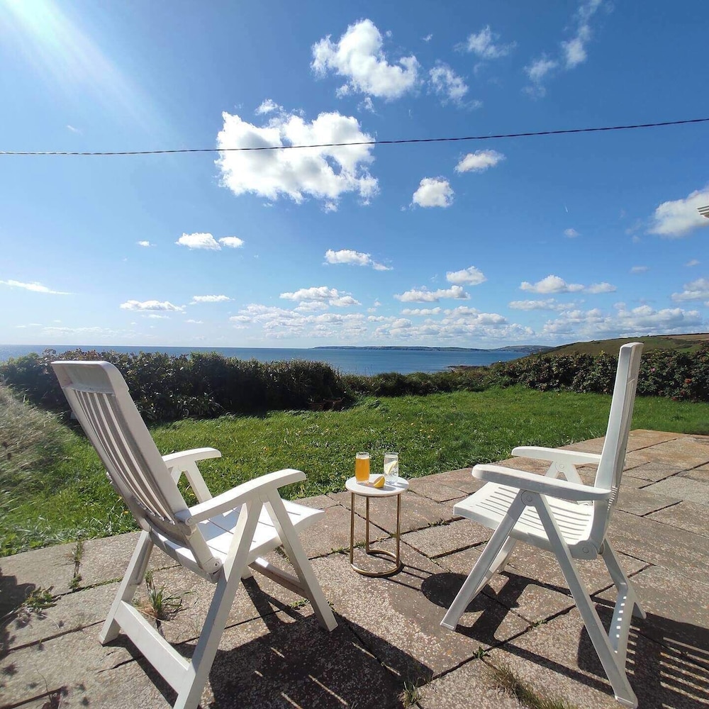 3-bed Seaside Cottage Retreat - Parking & Garden