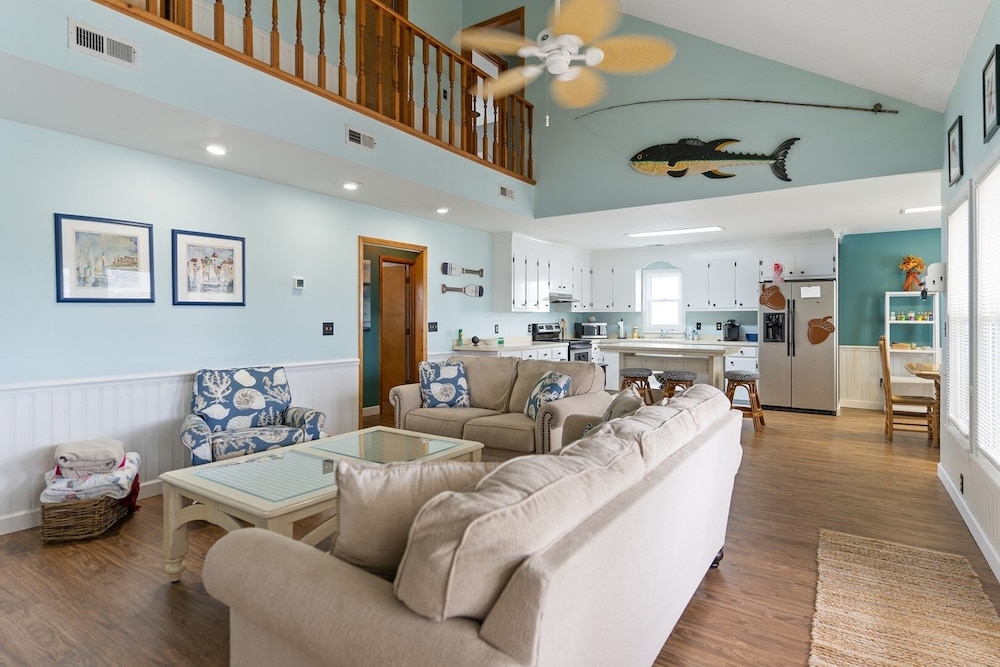 138 Tarpon 4 Bedroom Home by Redawning view 2