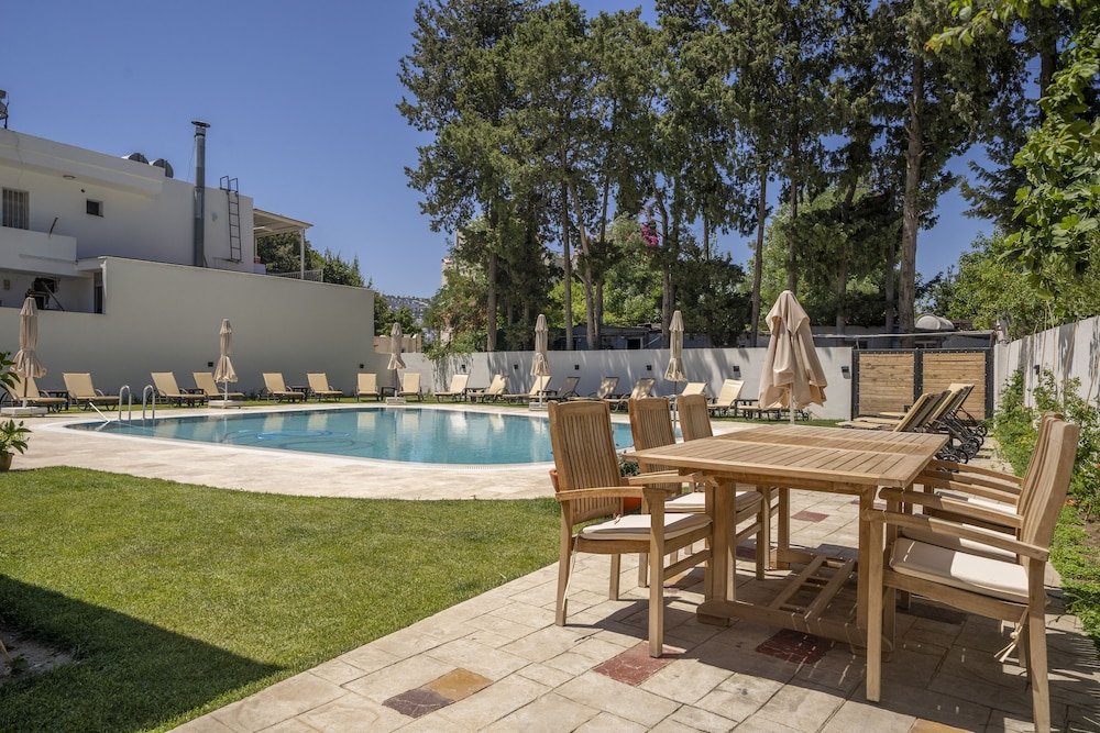 Olive Tree Hotel - Image 12