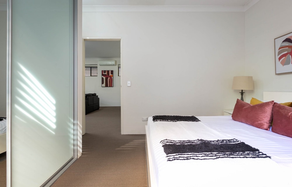 Spacious Two-bedroom Apartment Near Hospital