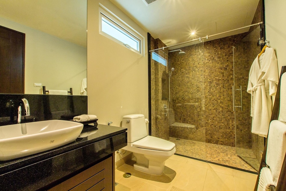 Dahlia 2 Bedroom Amazing Seaview