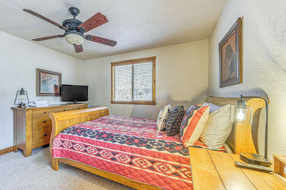 Hot Tub Haven w/ Game Room & Grill in Ruidoso!