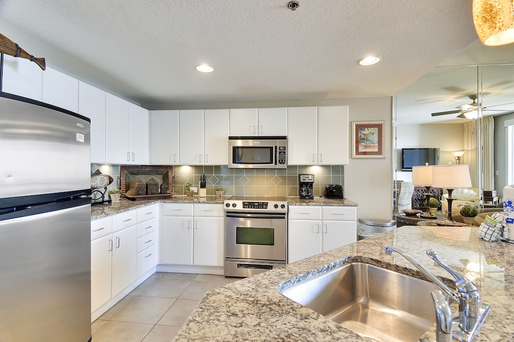 Grand Panama Beach Resort by Book That Condo