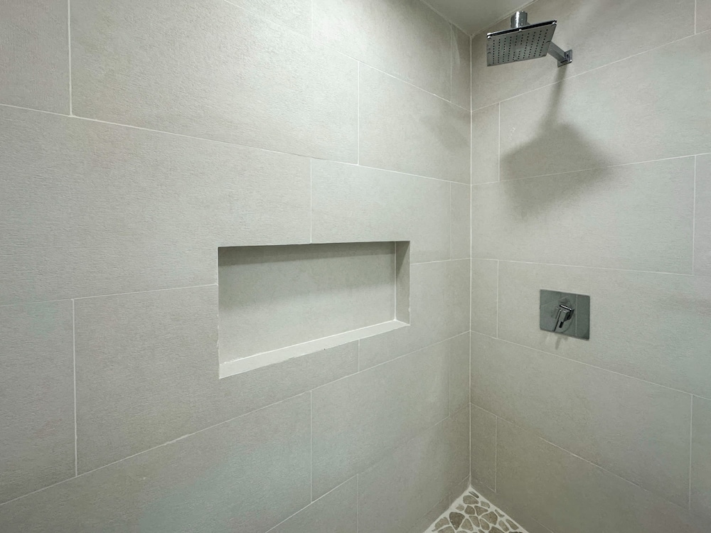 Steps to Sandy Beach Pool Renovated 2BR Condo