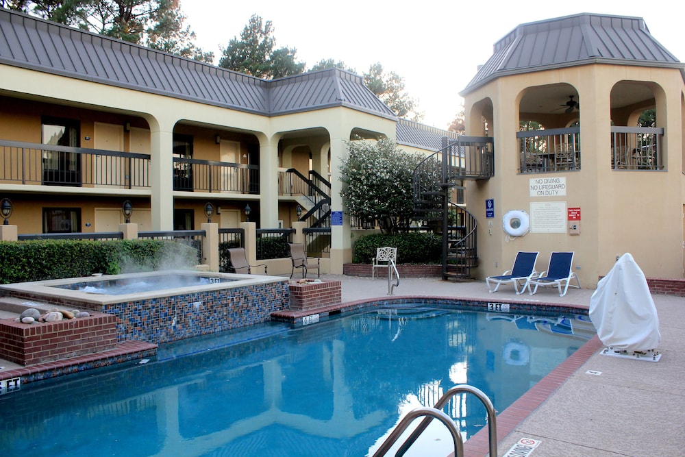 Longview Vacations - Days Inn by Wyndham Longview South - Property Image 9