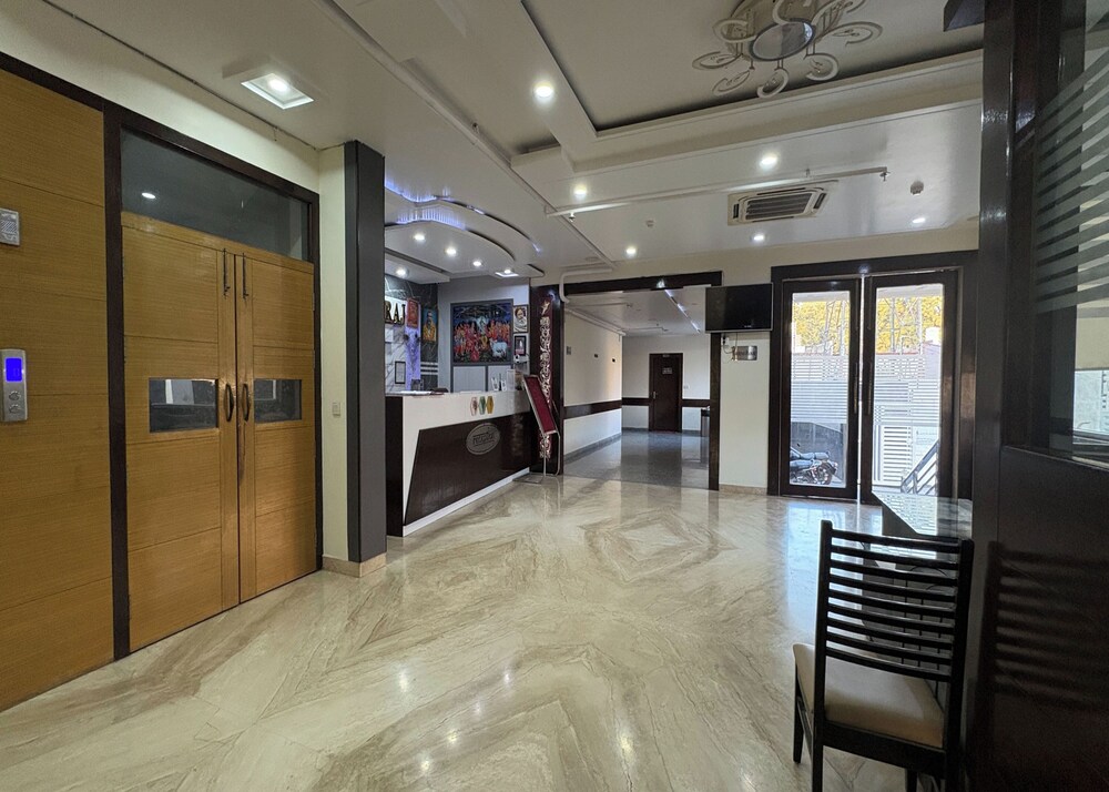 Hotel Girraj Inn