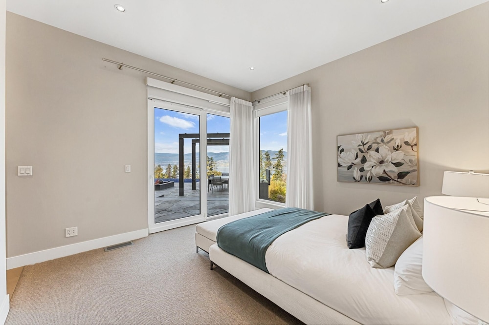 Lakeview Luxury Home in Vineyard w Infinity Pool hot tub - Image 2