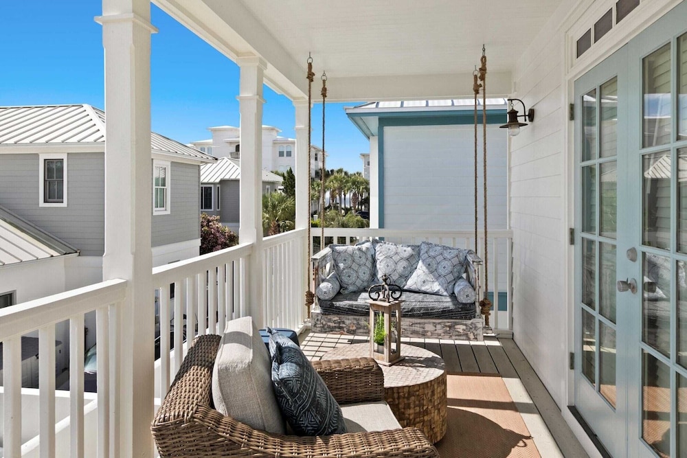 Steps to Rosemary Beach, Pool, Patio w/ Firepit The Salty Perch by Avantstay