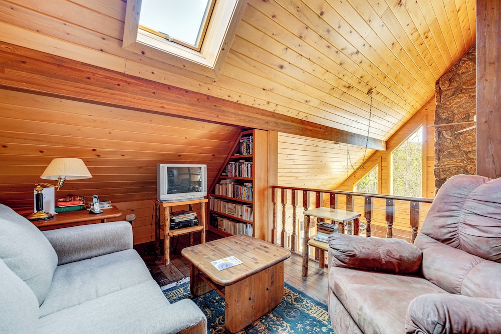 4 Mi to Rmnp: Allenspark Cabin w/ Wraparound Deck!