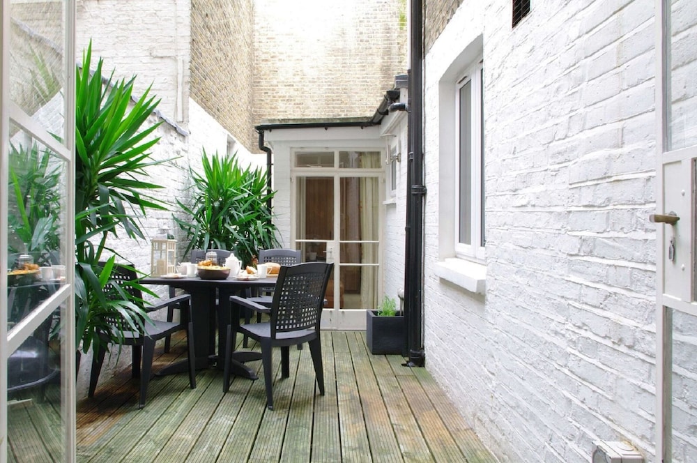 The London Agent Chelsea Finborough photo 2