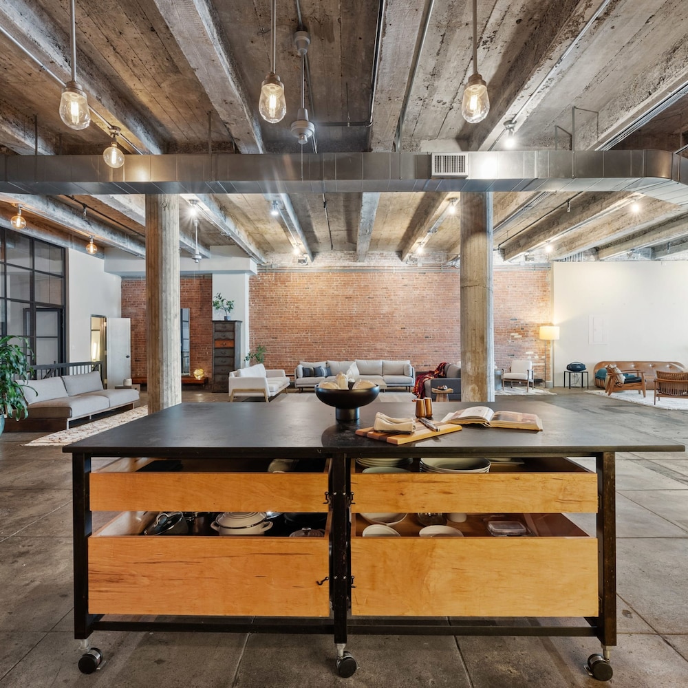 Greenwich Court by Rove Travel 3BR Loft w Sauna