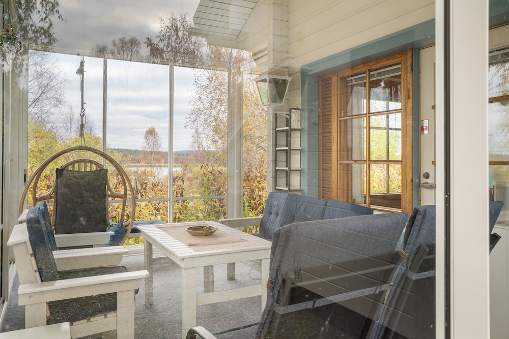 Cozy 3BR Riverside House with Sauna