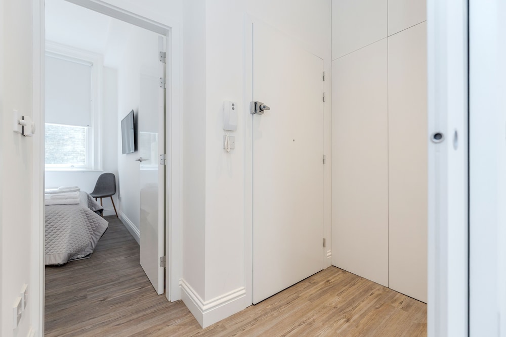 Soho Apartments by BaseToGo