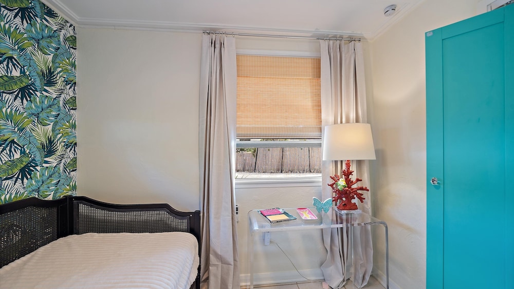 Hidden Oasis A 1 Bedroom Bungalow