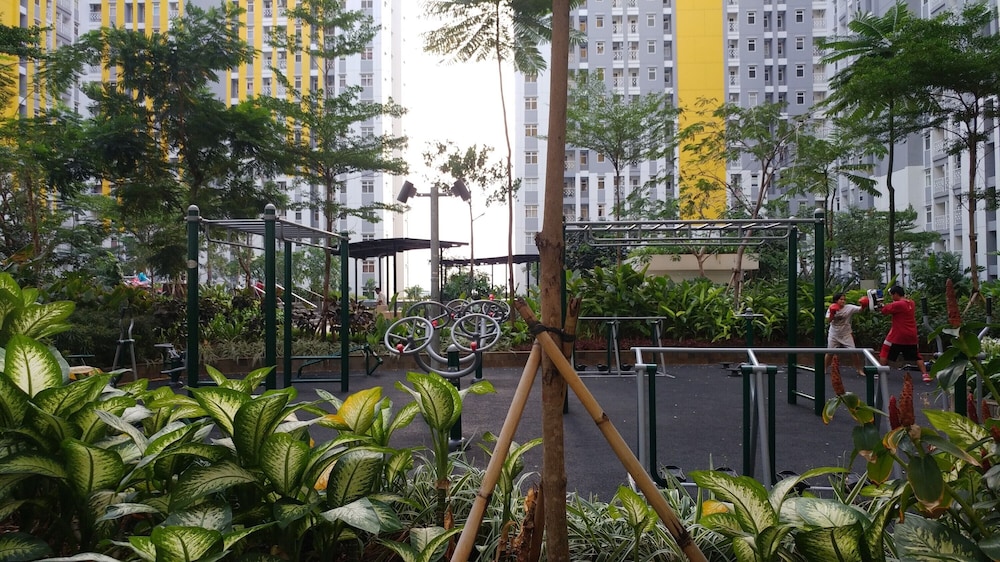 Clean 2BR Apartment @ Springlake Summarecon Bekasi Apartment view 3