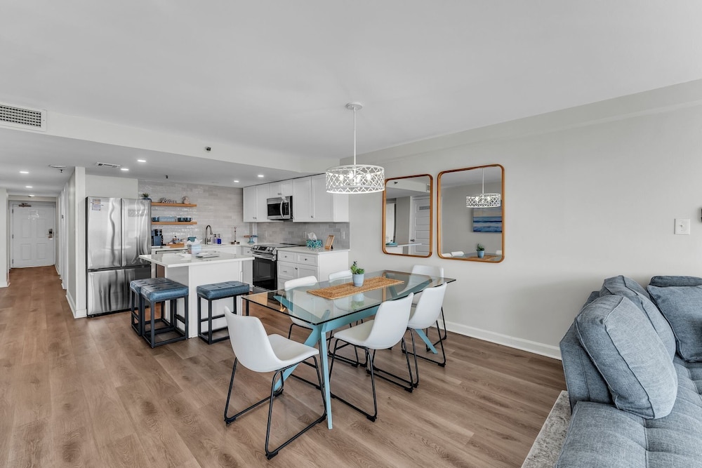 Oceanfront Gem Pool, Balcony, Modern Touch 3 Bedroom Condo
