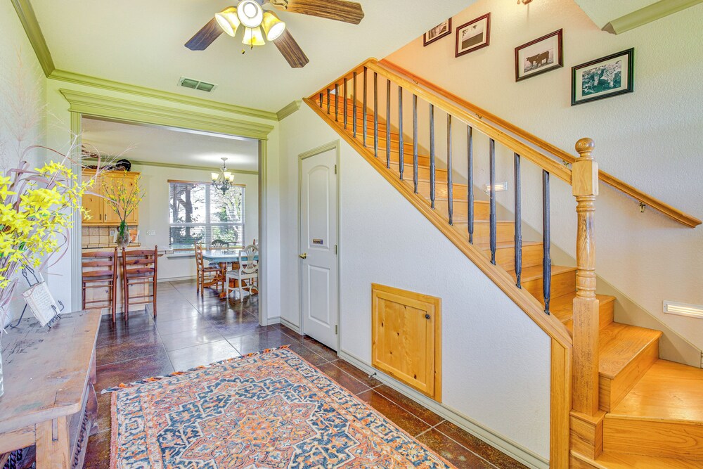 30 Mi to Fort Worth: Rural Retreat w/ Patio!
