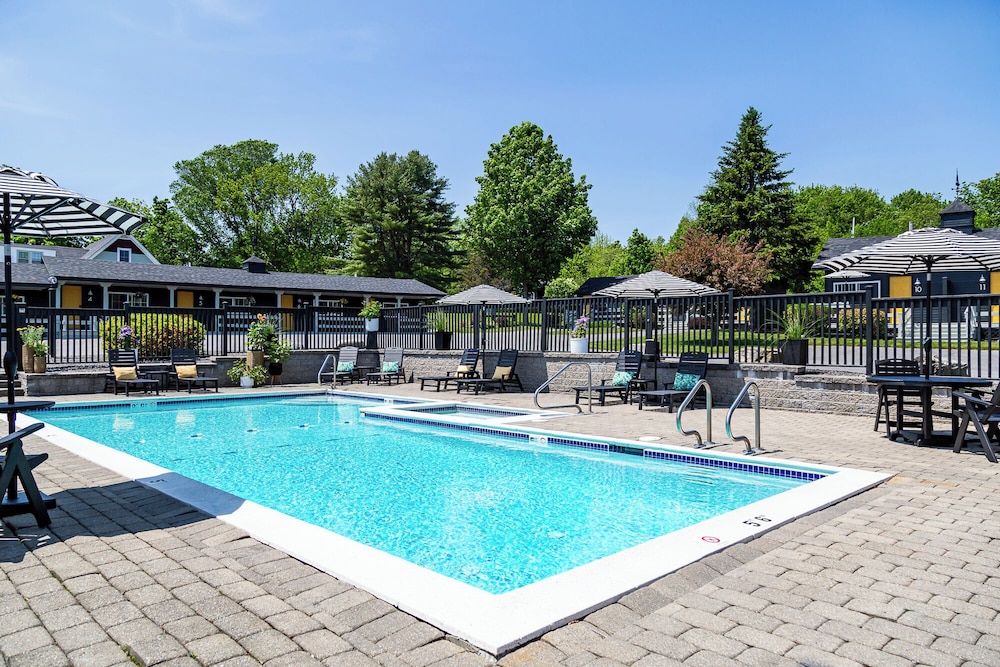 Seascape Motel & Cottages