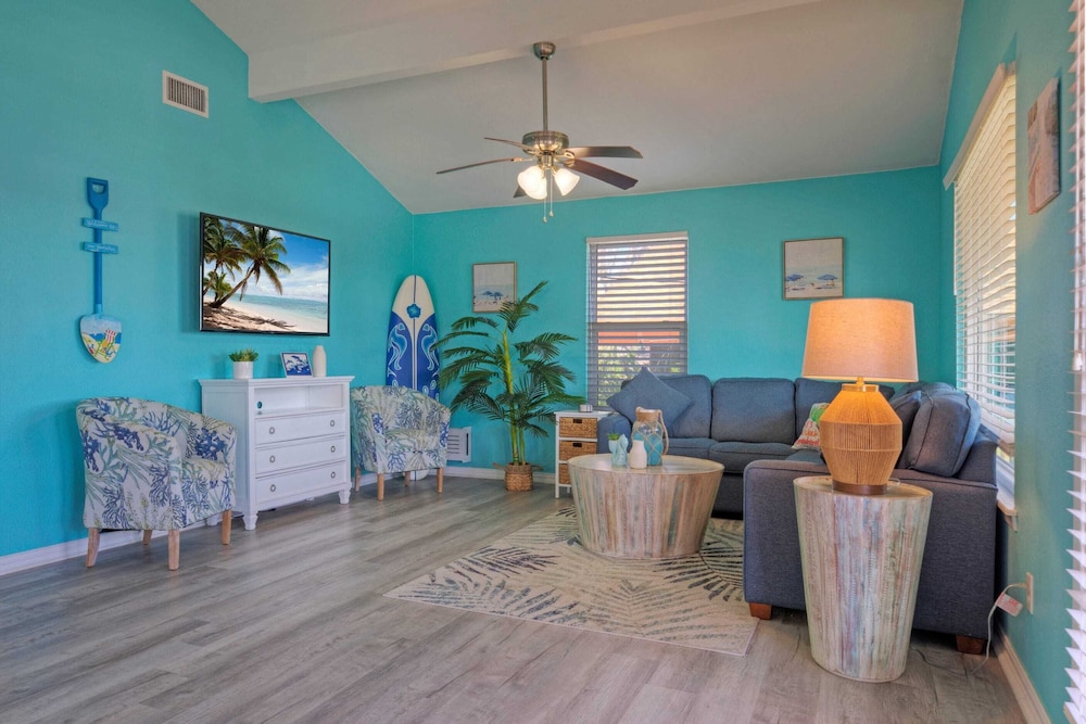 Coastal Retreat w/ Pool, BBQ & Sunset Views Beers and Sunshine by Avantstay