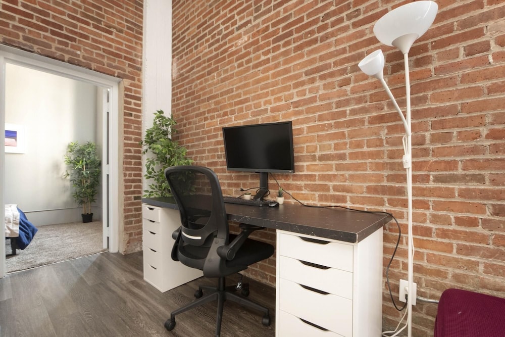 One Bed Loft Apartment With Great Wifi view 2