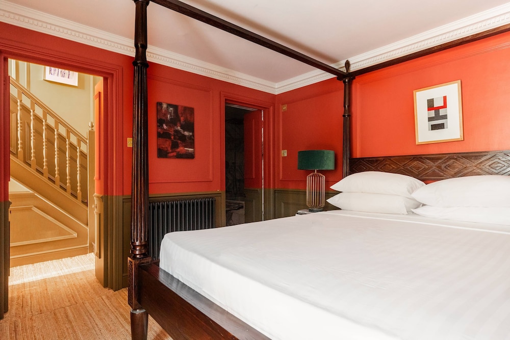 Penywern Road IV by Onefinestay
