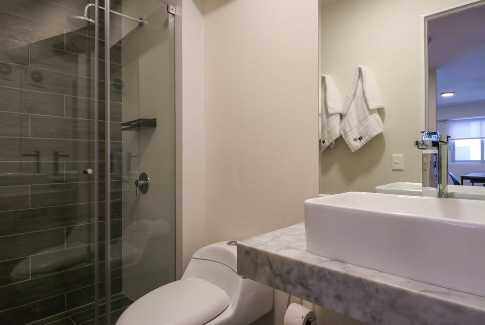 w Breathtaking 2BR With Balcony in Miraflores