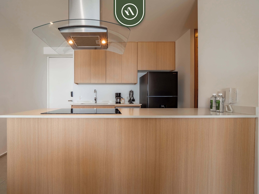 Oceanview 1 BR Condo - Private Beach - Pools