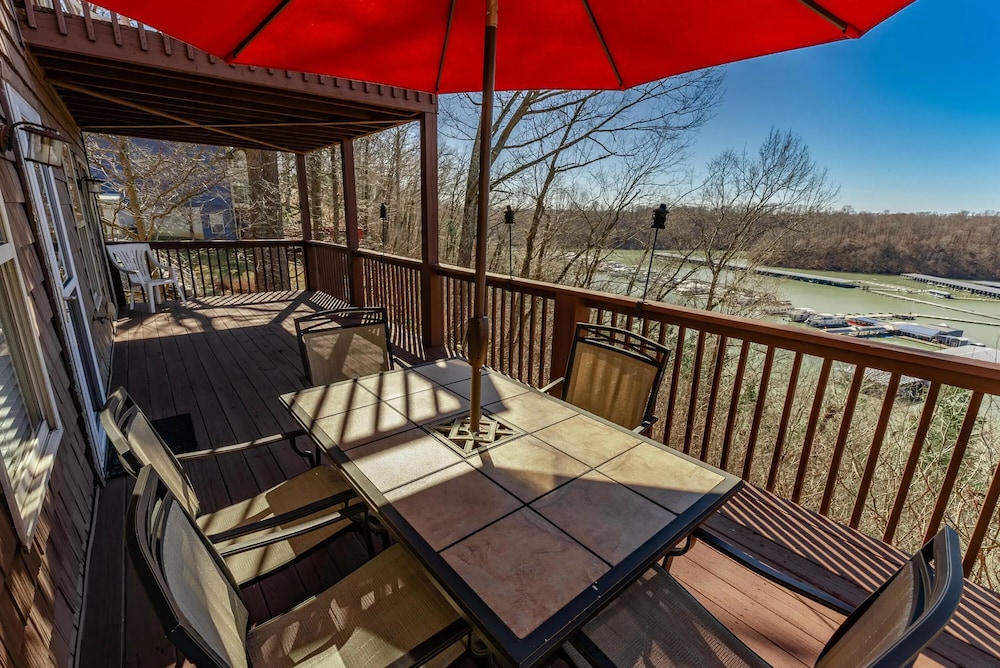 Lake It Easy 3 Level Home