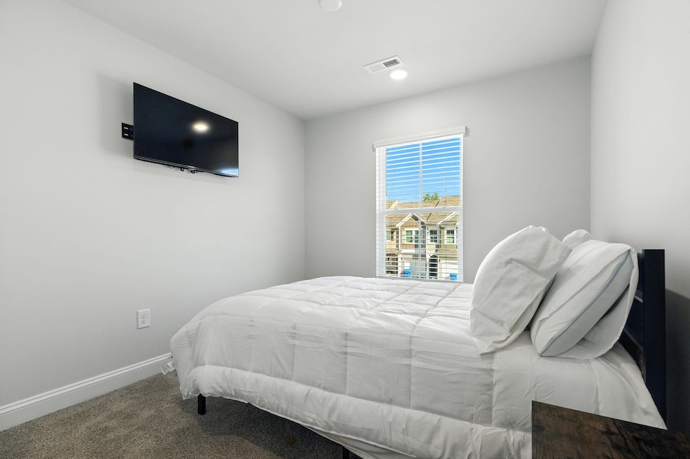 Charming Easley Retreat With Private Yard 3 Bedroom Townhouse