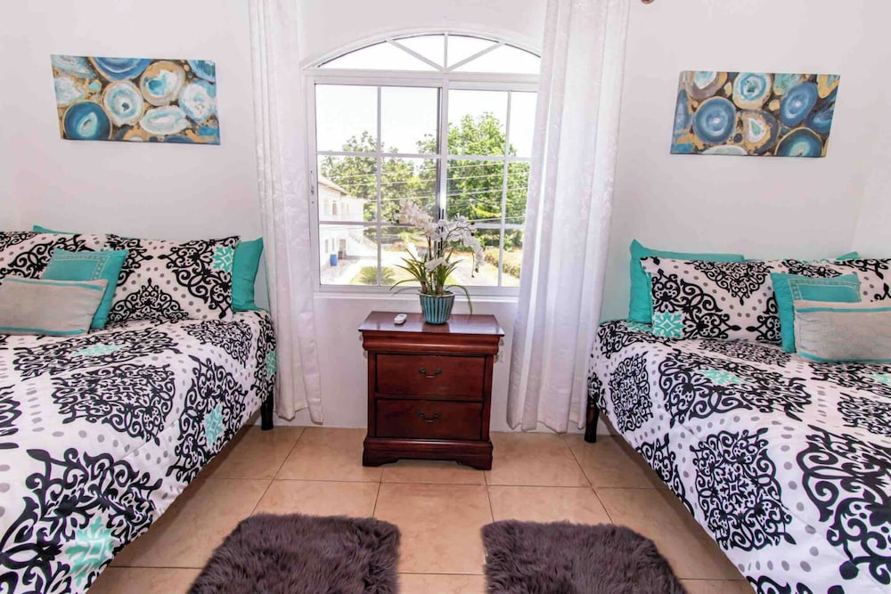 Runaway Bay Gem Villa view 5