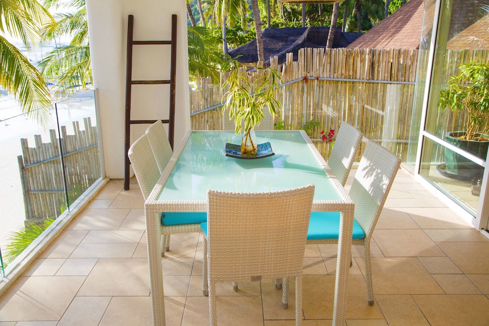 Mayumi Beach Villa