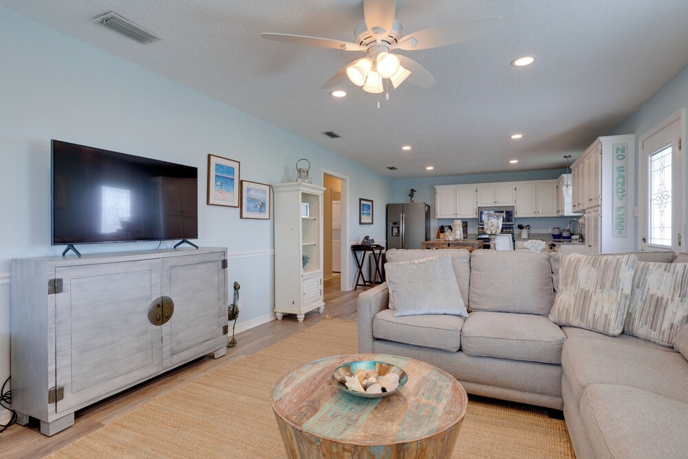 1 Block to Gulf: Dauphin Island Retreat w/ Views
