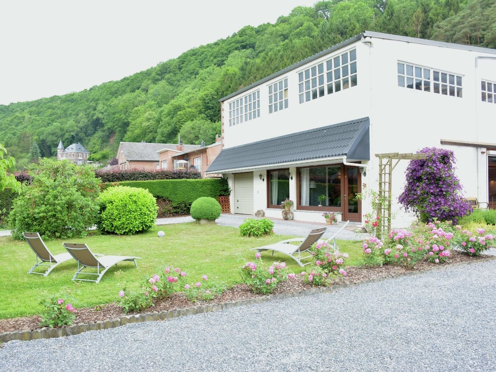 Luxurious Holiday Home in Hamoir With Terrace