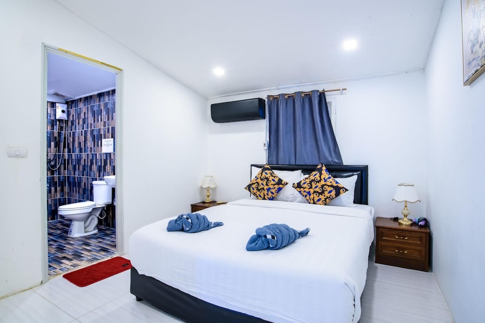 Cozy 6BR Pool Villa Close to Beach CP6