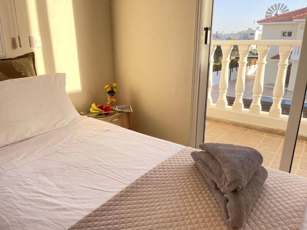 Villa Rugiada With Pool and sea View Located on the Front of Nissi Beach