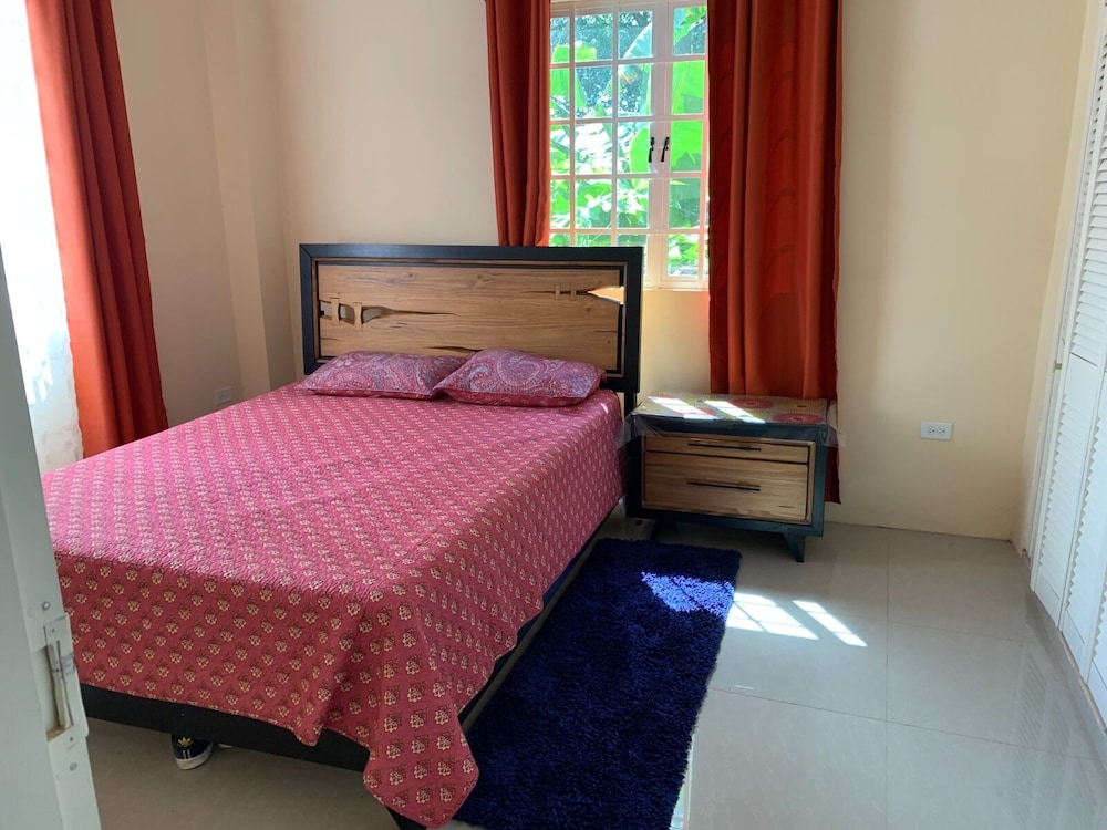 Quiet 2-bed Property Within the Centre of City view 2