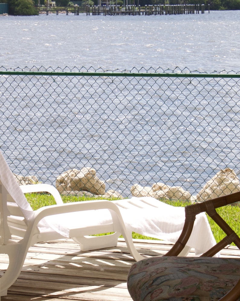 Palm Beach Waterfront Suites