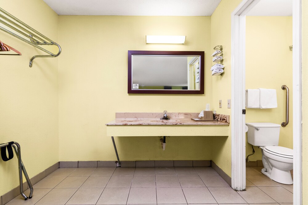 Budget Host Inn by Hotel O Portland near I-65