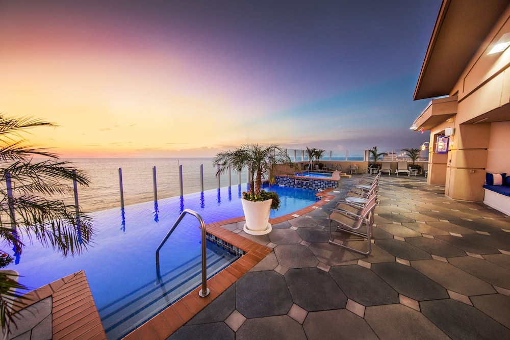 Hotel Hilton Virginia Beach Oceanfront - Image 1