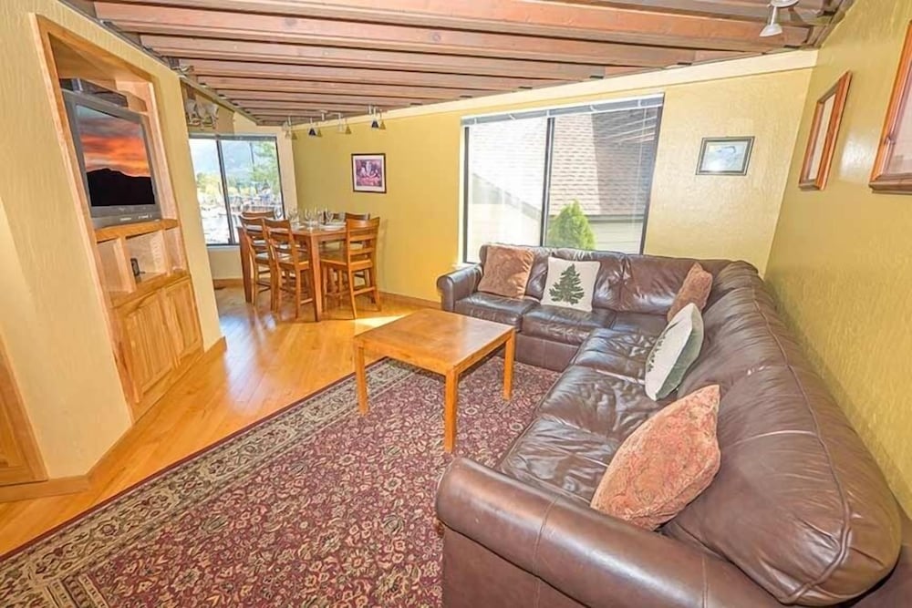 489 Ala Wai Blvd, 68 1 Bedroom Condo by RedAwning