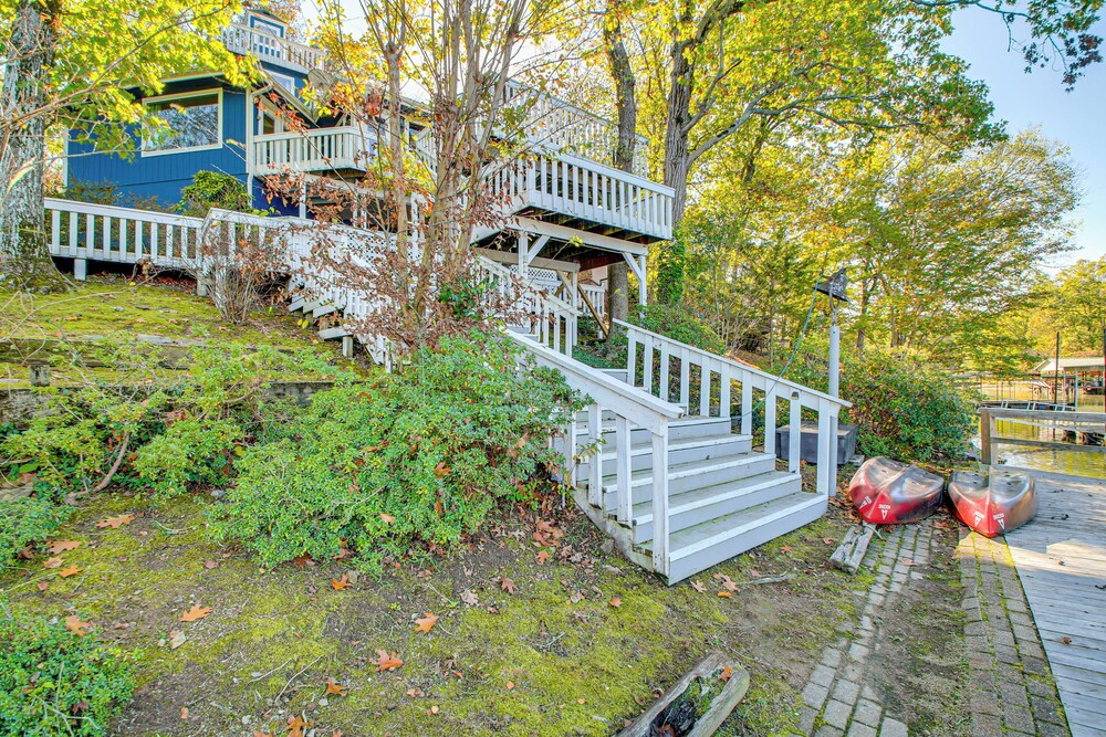 Lake Hamilton Escape w/ Dock & Waterfront Views!