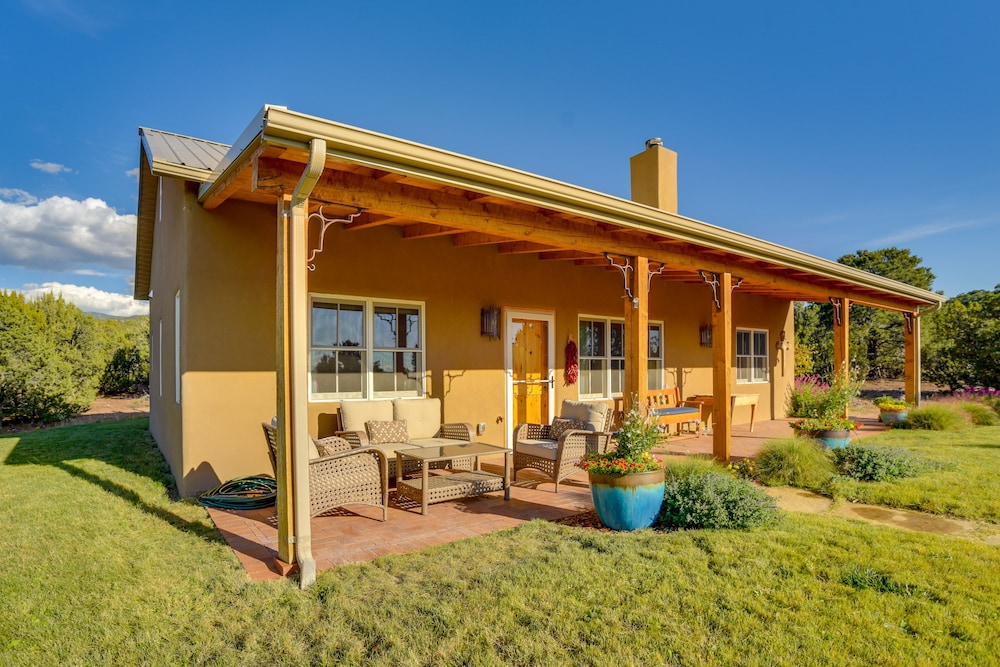 Hidden Santa Fe Gem - Nestled in Tesuque Hills! view 3