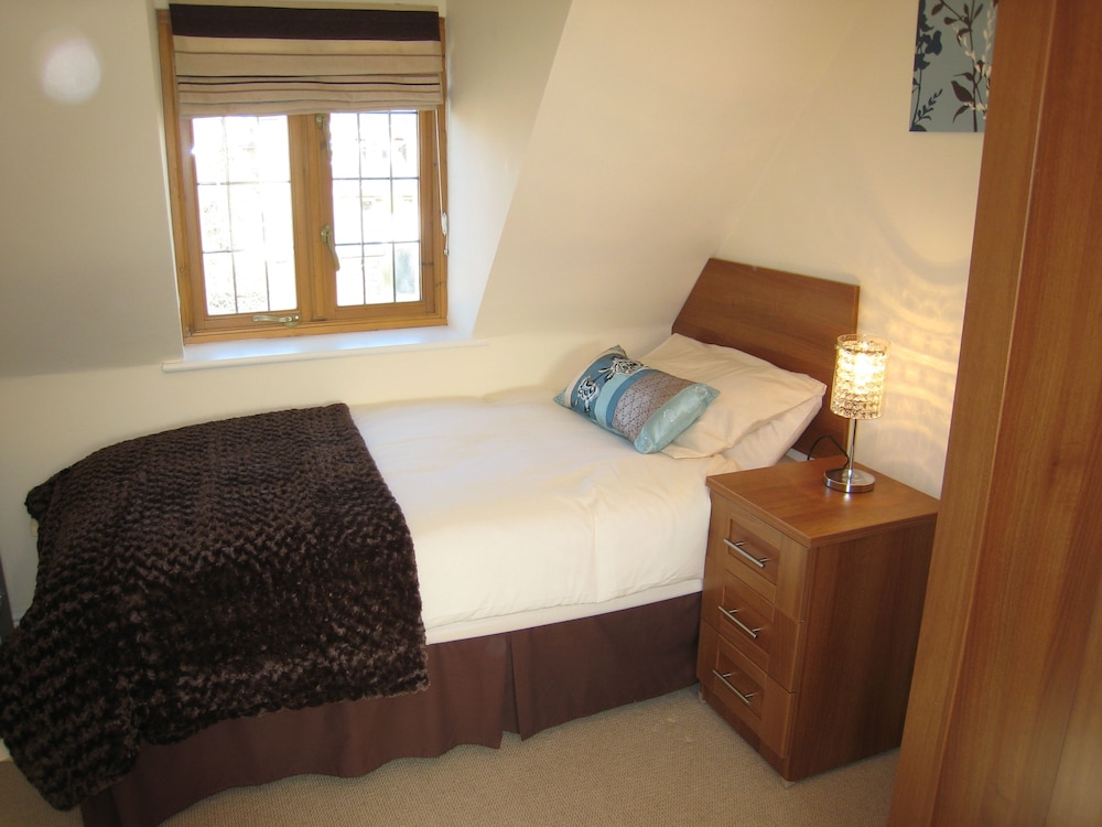 Measure Cottage - Sleeps up to 5 - Henley in Arden - HOT TUB view 5