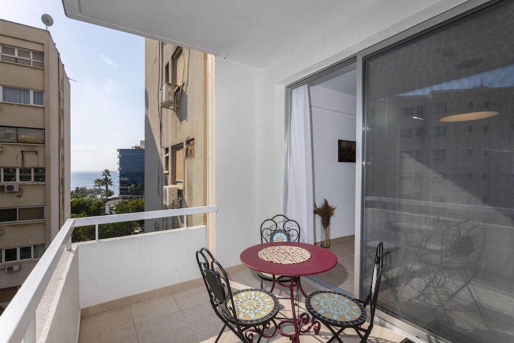 Kanika Seabreeze Apartment
