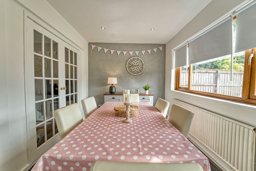 Host Stay Severn Swans House