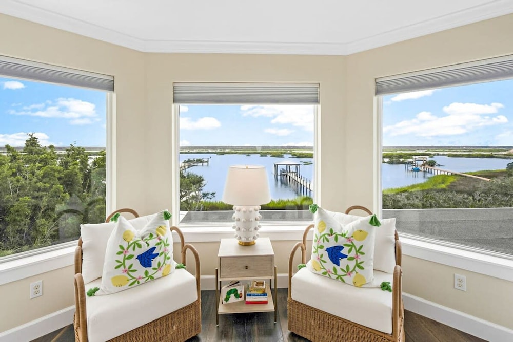 400 Steps to Sand Waterfront Luxury w Dock Pool