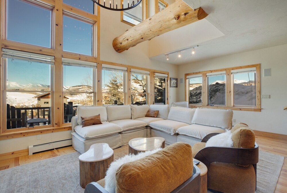 Walk to Lift! Luxe, Updated Cbmr Home w/ Mtn Views