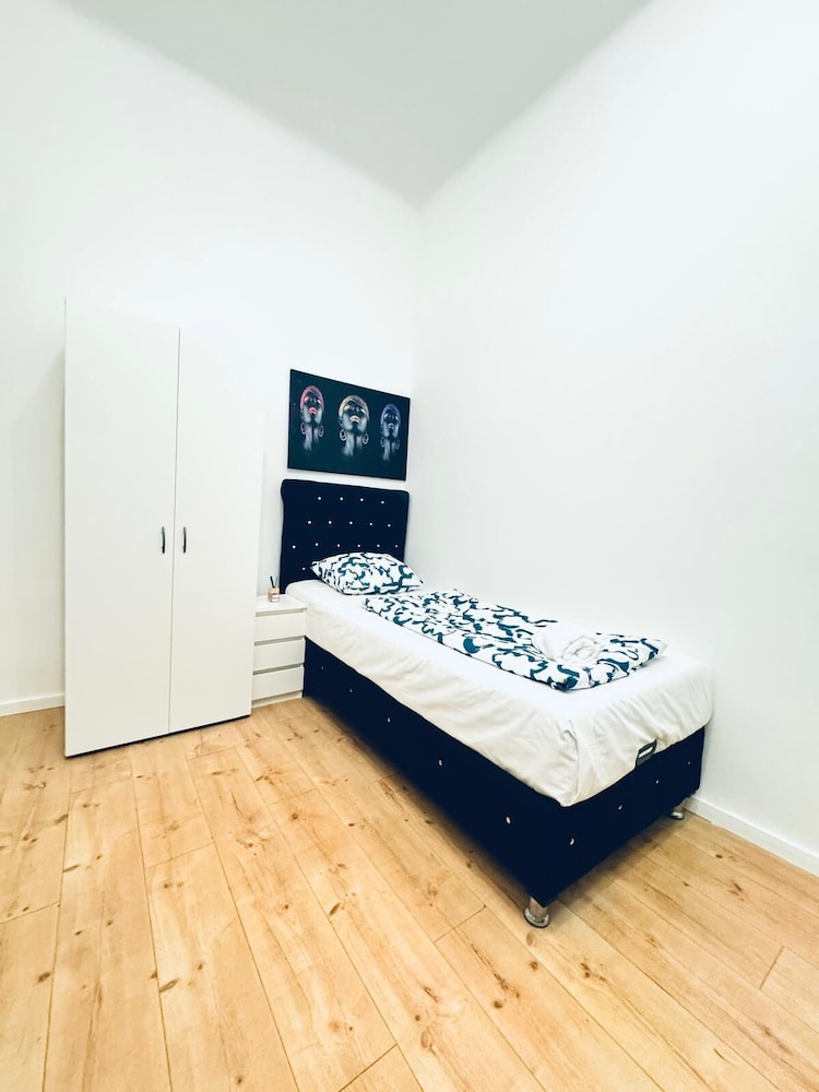 Elegant Five Bedroom Residence Alterlaa