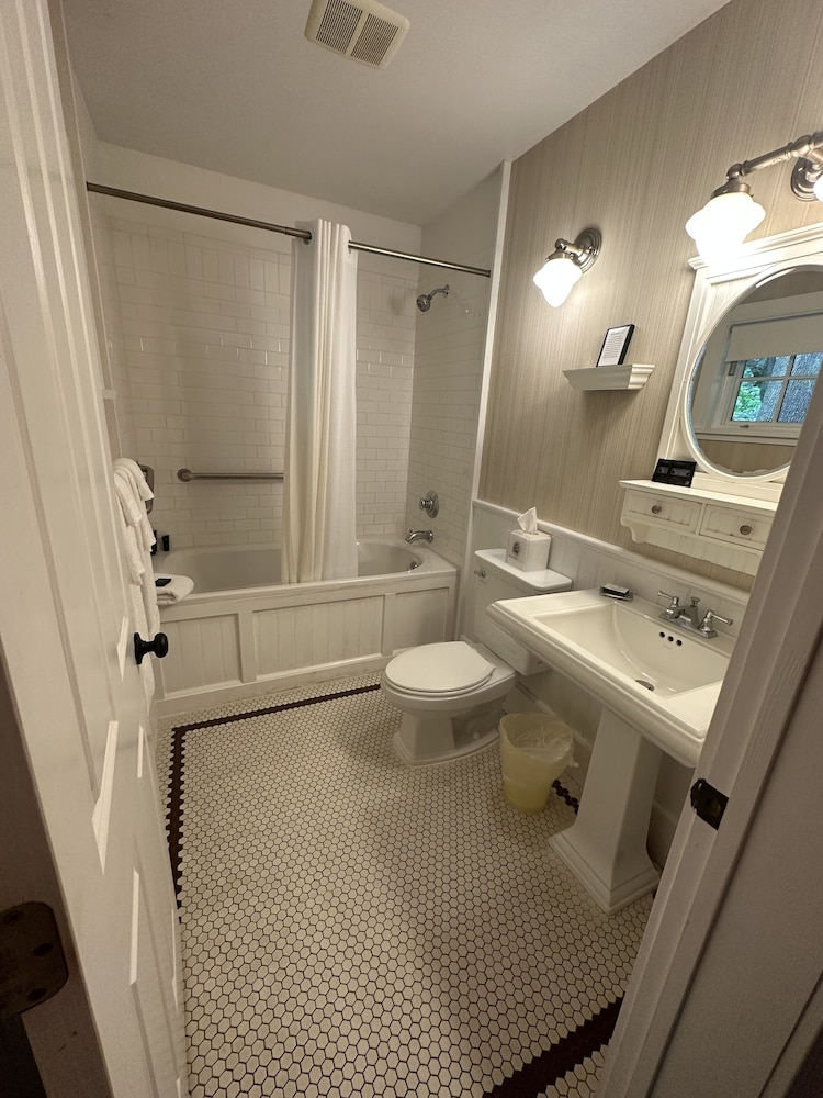 Buttermilk Falls Inn - Property Image 49